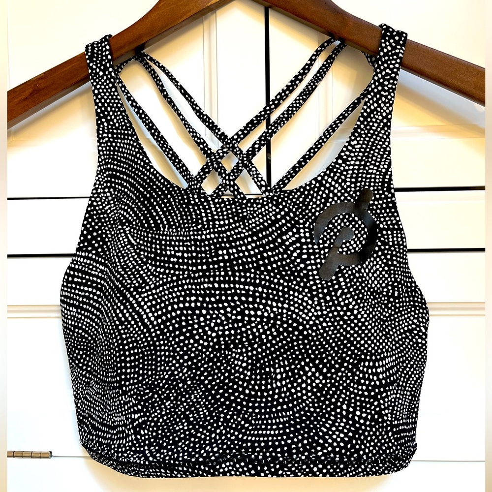 Peloton Lululemon black sports bra size 8 EUC